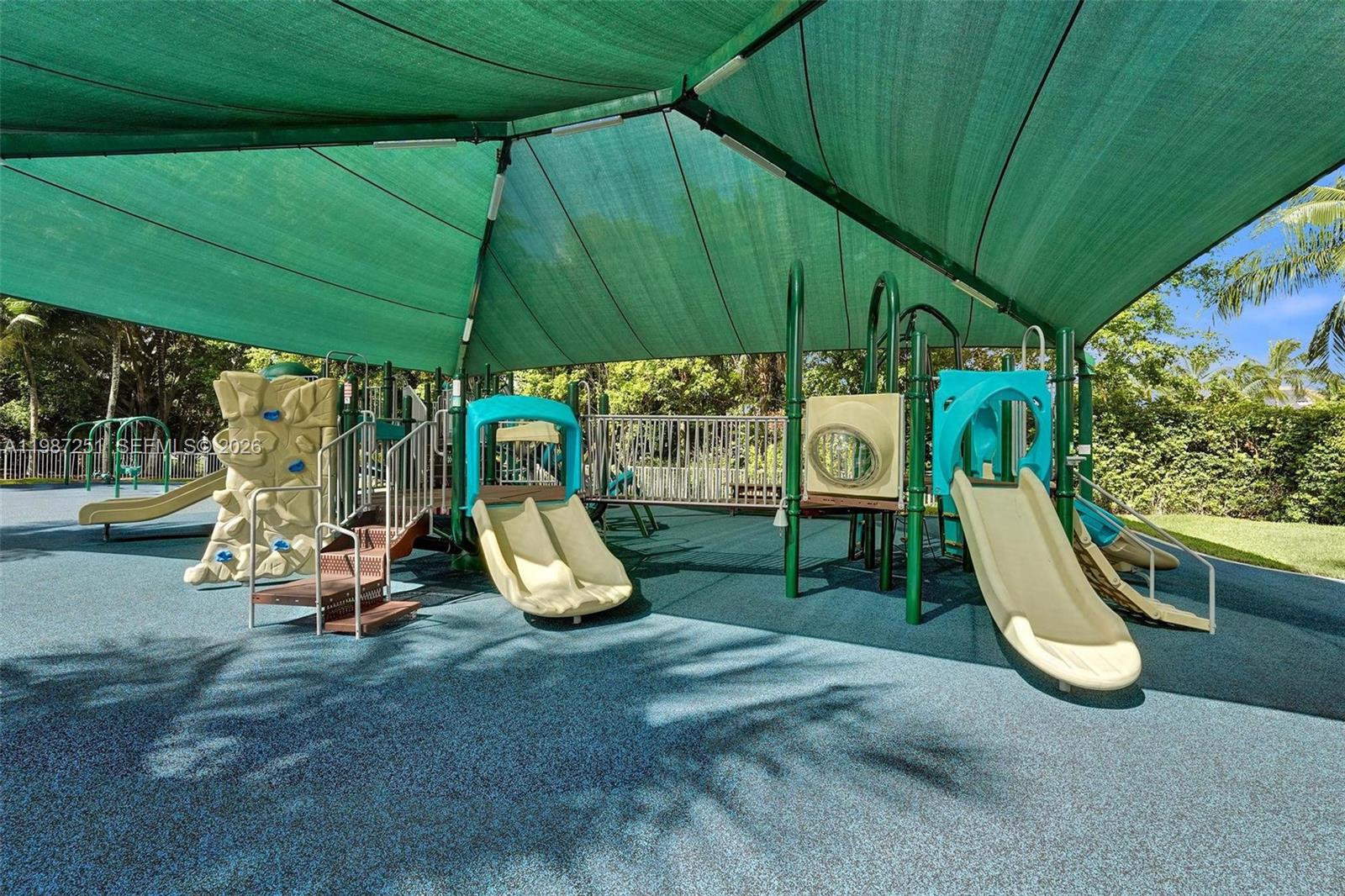 10813 Blackhawk St, Plantation FL 33324