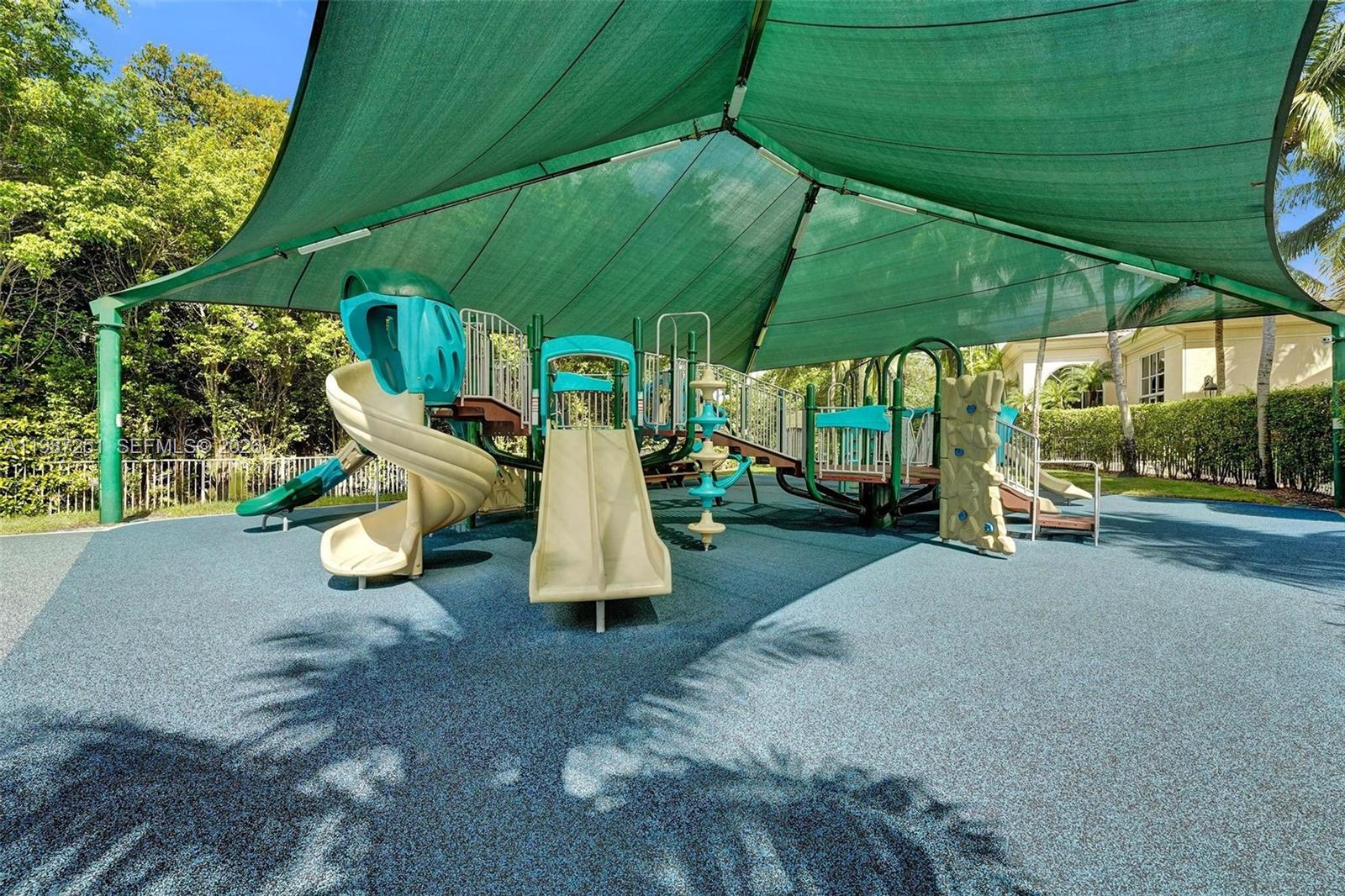 10813 Blackhawk St, Plantation FL 33324