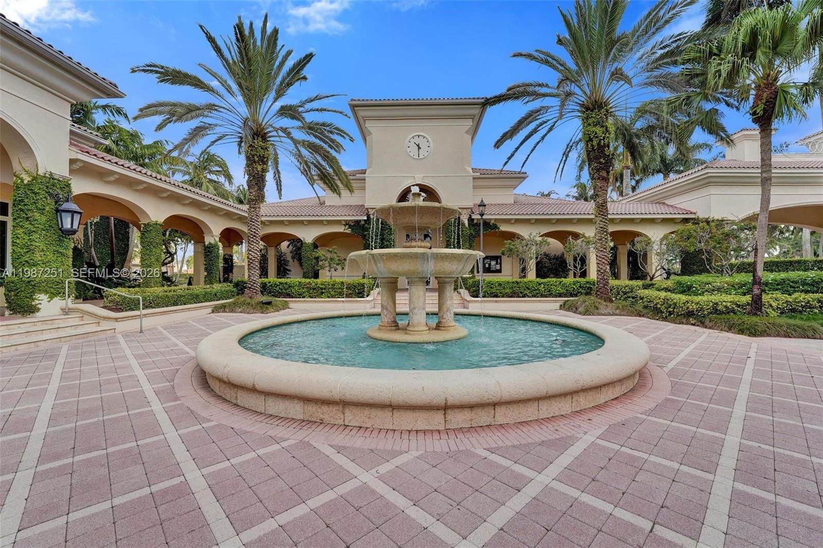 10813 Blackhawk St, Plantation FL 33324