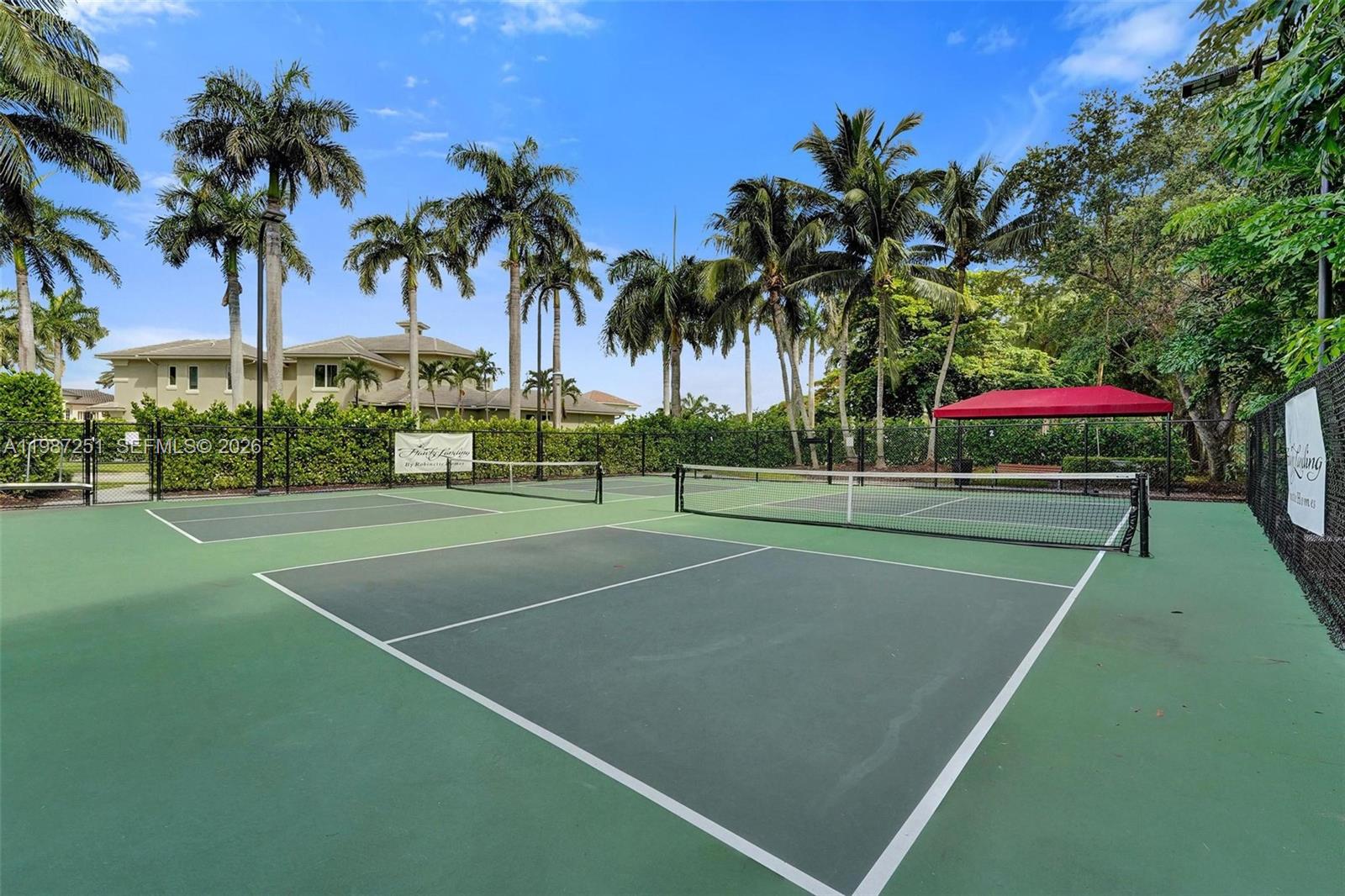 10813 Blackhawk St, Plantation FL 33324