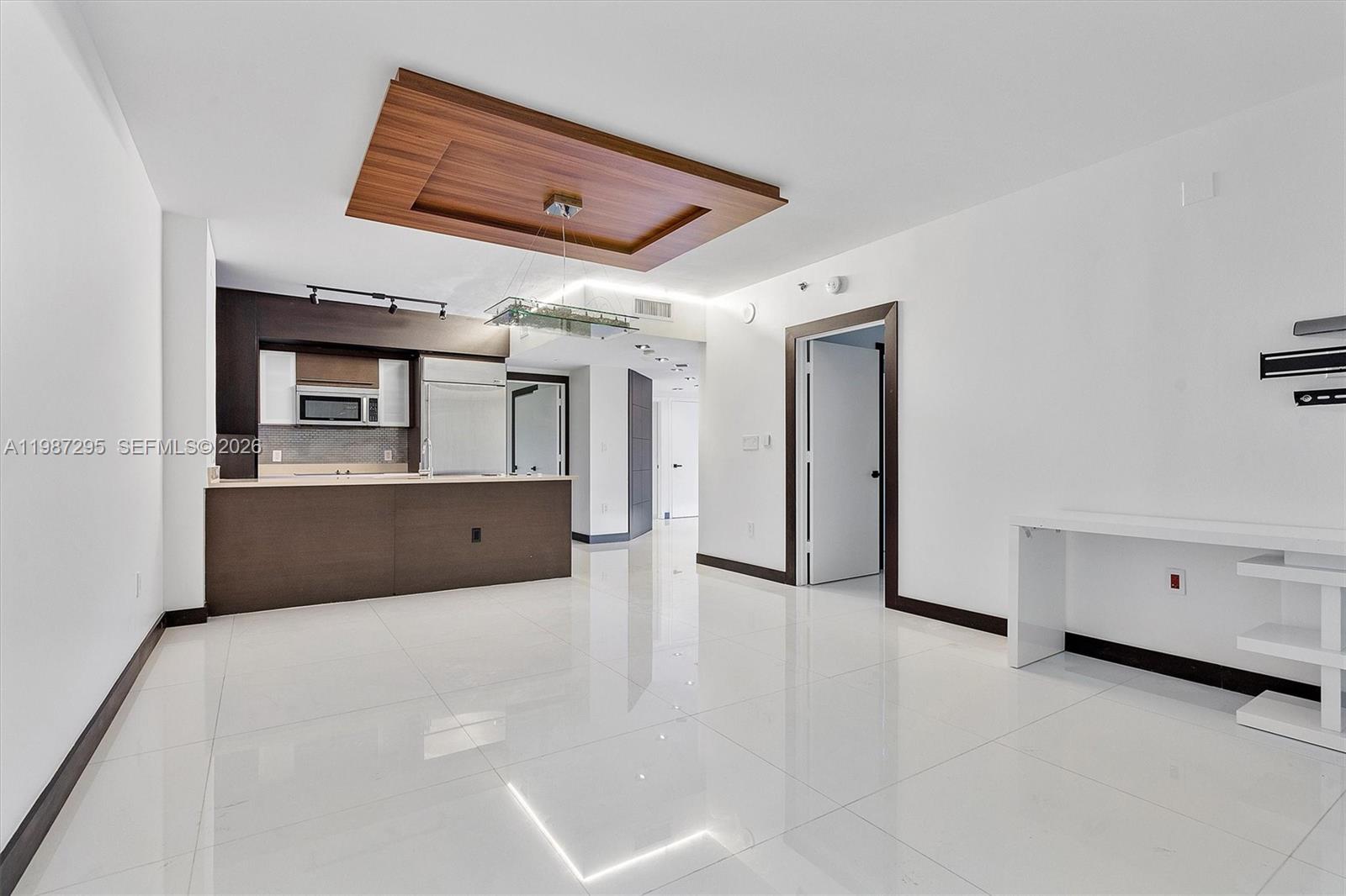 55 SE 6th St #1607, Miami FL 33131