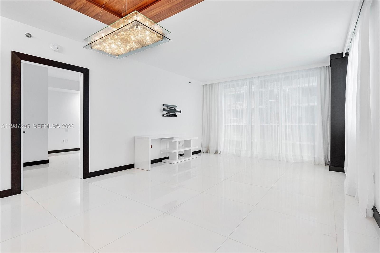 55 SE 6th St #1607, Miami FL 33131