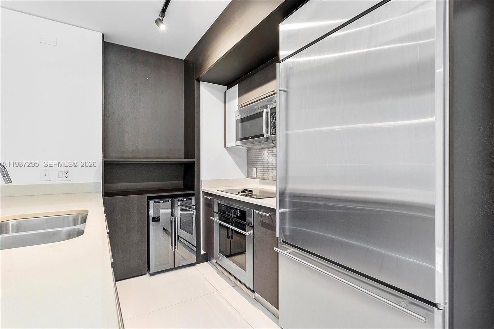 55 SE 6th St #1607, Miami FL 33131