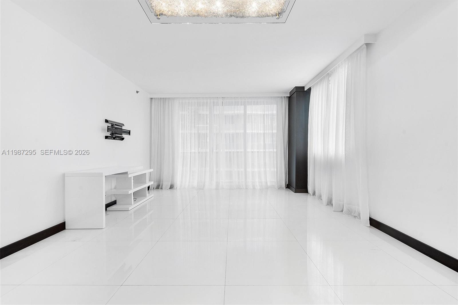 55 SE 6th St #1607, Miami FL 33131