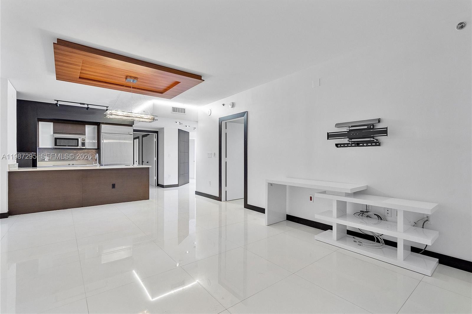 55 SE 6th St #1607, Miami FL 33131