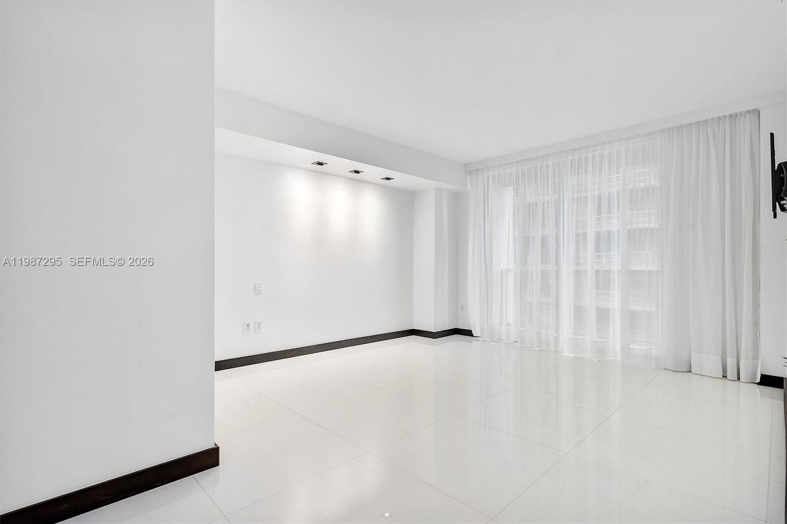 55 SE 6th St #1607, Miami FL 33131