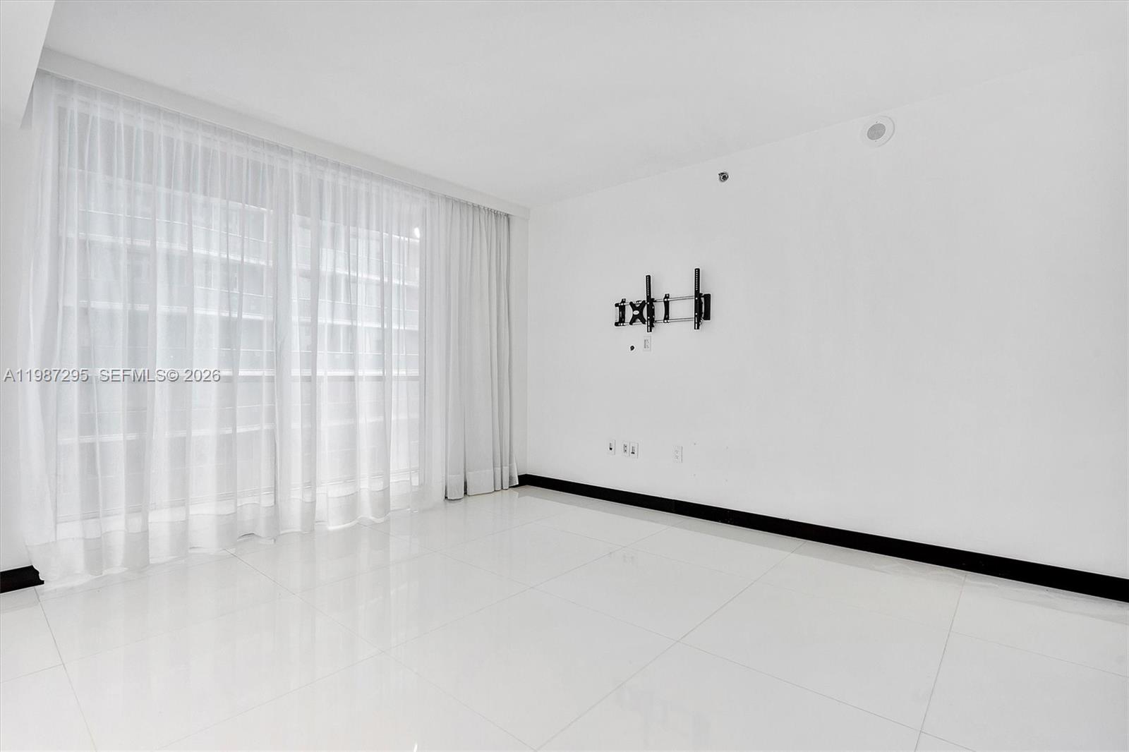 55 SE 6th St #1607, Miami FL 33131