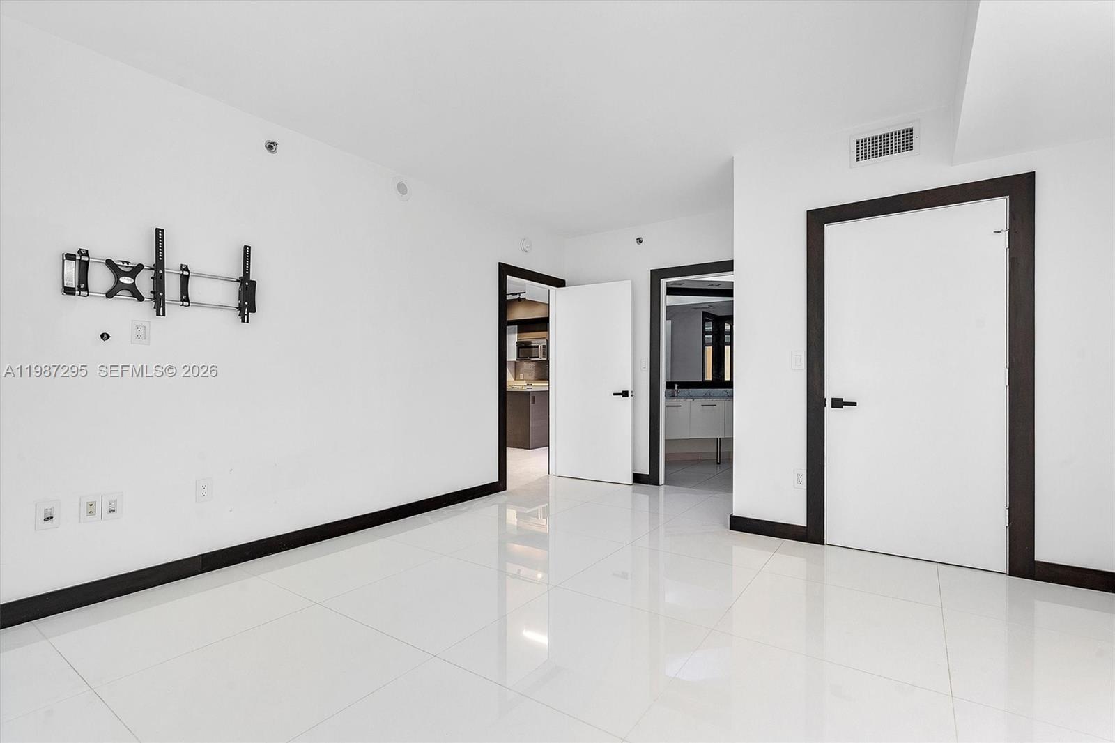 55 SE 6th St #1607, Miami FL 33131