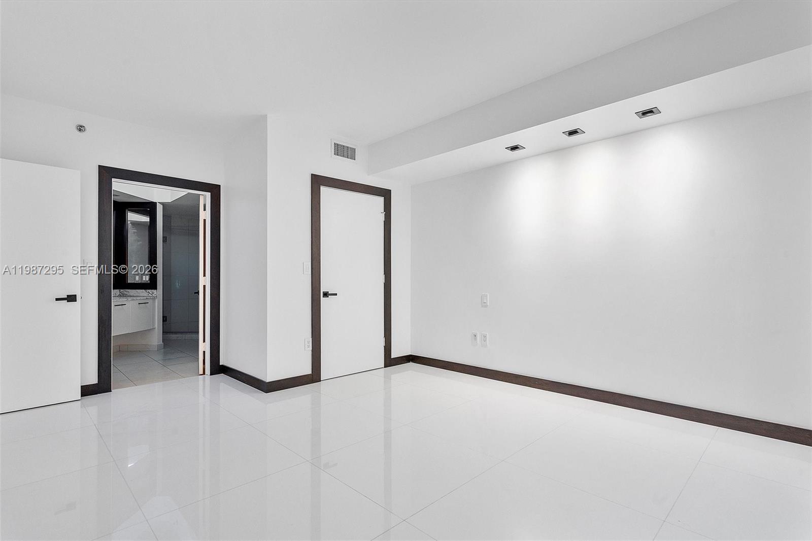 55 SE 6th St #1607, Miami FL 33131