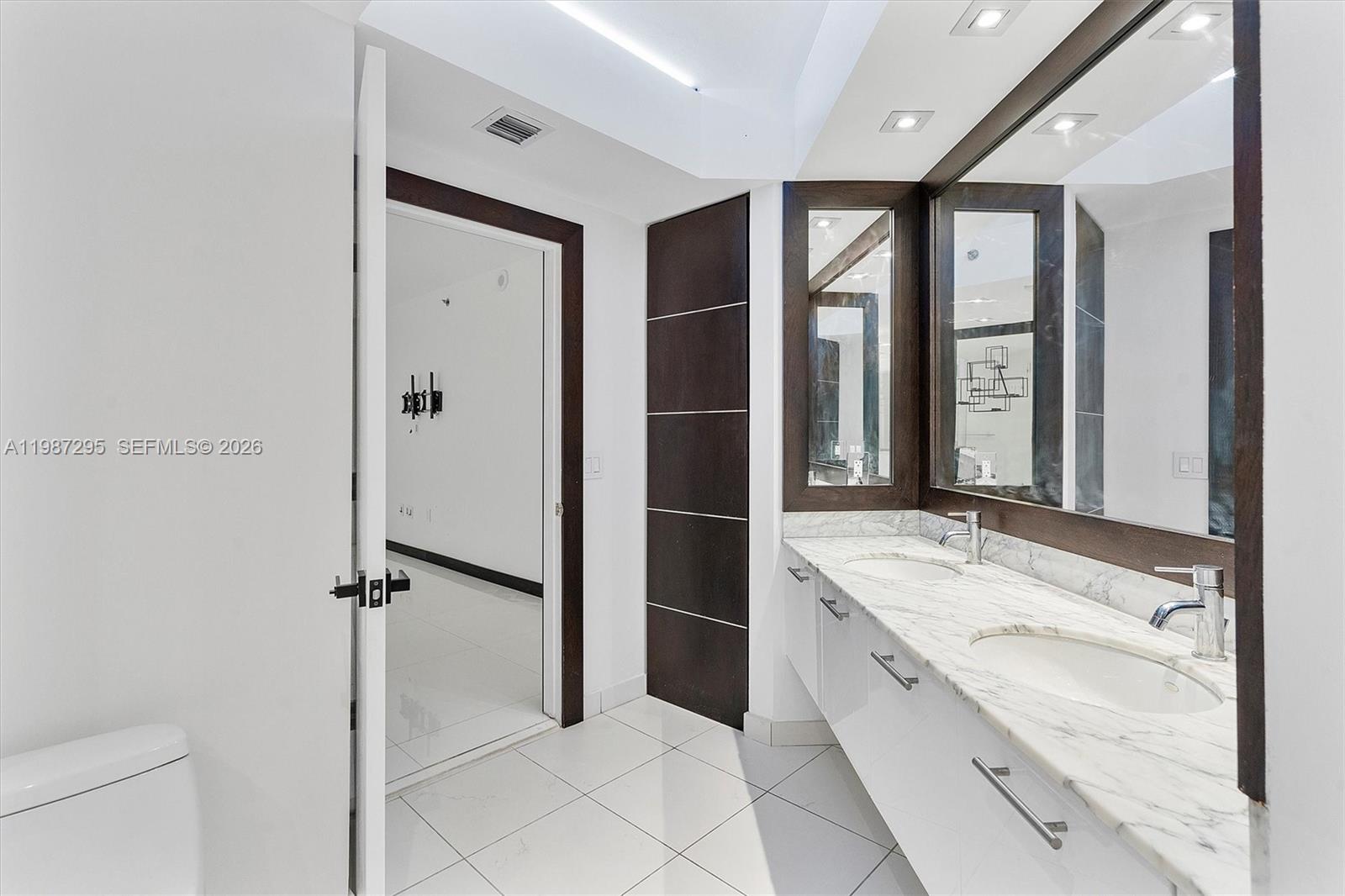 55 SE 6th St #1607, Miami FL 33131