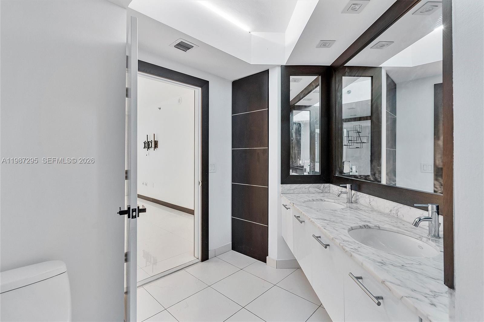 55 SE 6th St #1607, Miami FL 33131