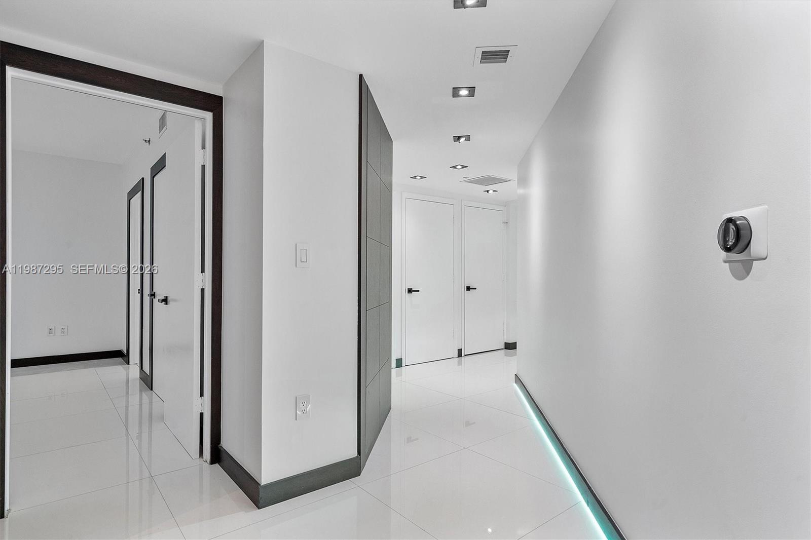 55 SE 6th St #1607, Miami FL 33131