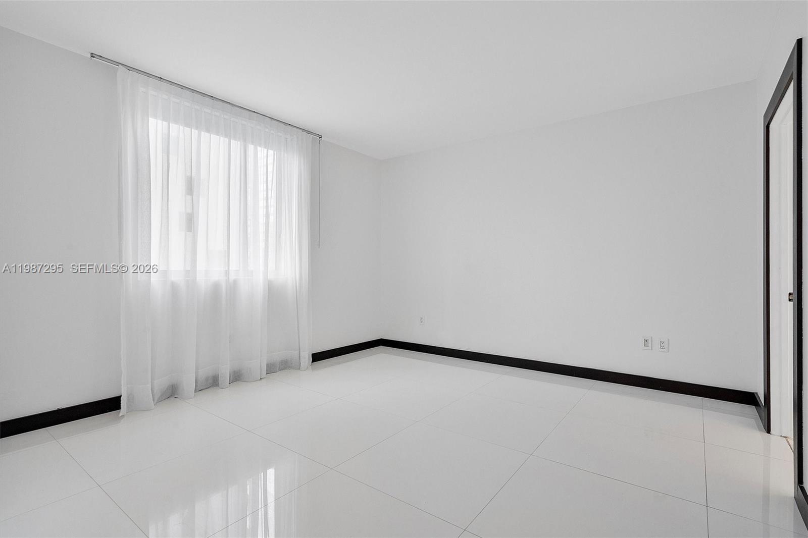 55 SE 6th St #1607, Miami FL 33131