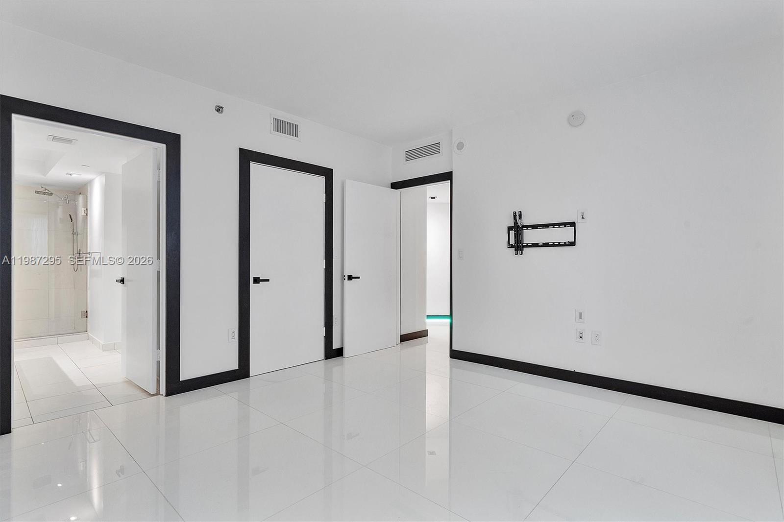 55 SE 6th St #1607, Miami FL 33131