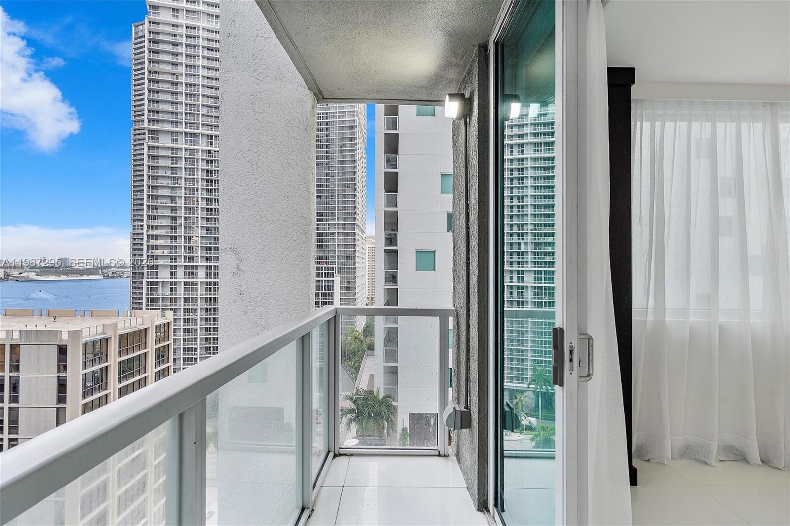 55 SE 6th St #1607, Miami FL 33131