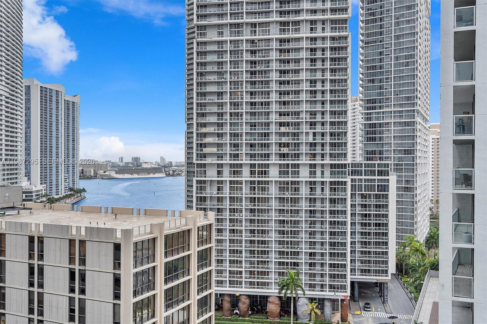 55 SE 6th St #1607, Miami FL 33131