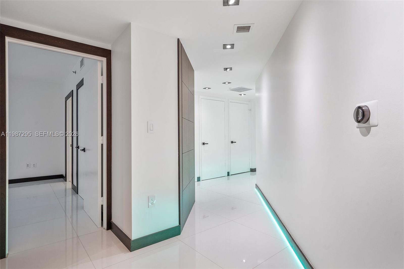 55 SE 6th St #1607, Miami FL 33131