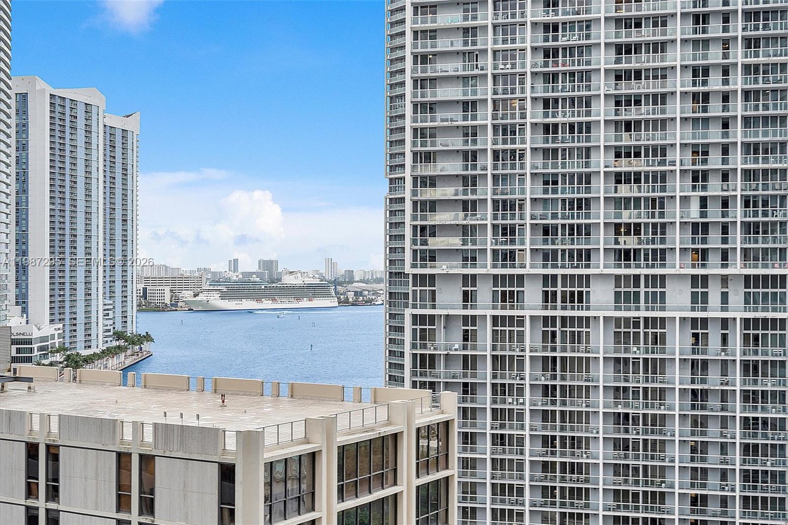 55 SE 6th St #1607, Miami FL 33131