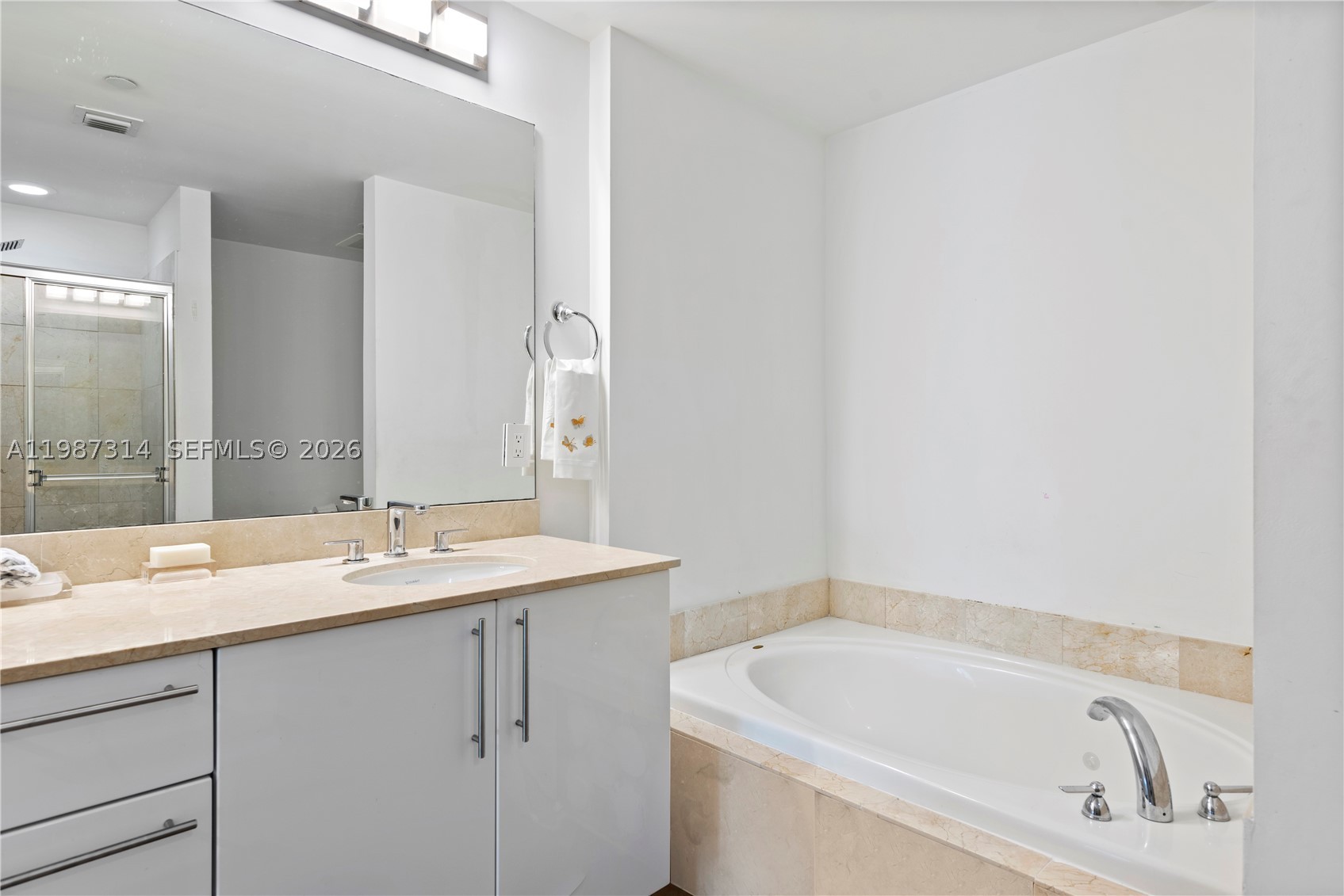 3330 NE 190th St #1715, Aventura FL 33180