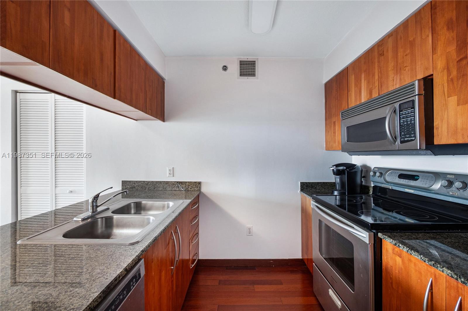 1200 Brickell Bay Dr #2824, Miami FL 33131