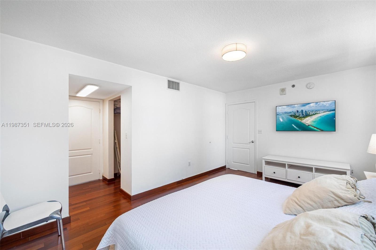 1200 Brickell Bay Dr #2824, Miami FL 33131