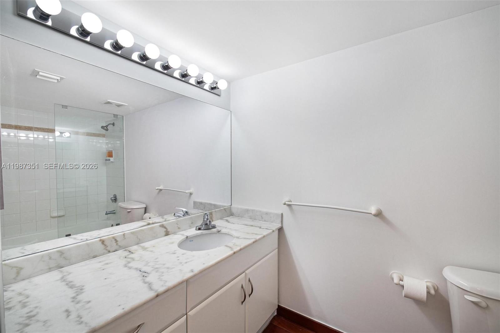 1200 Brickell Bay Dr #2824, Miami FL 33131