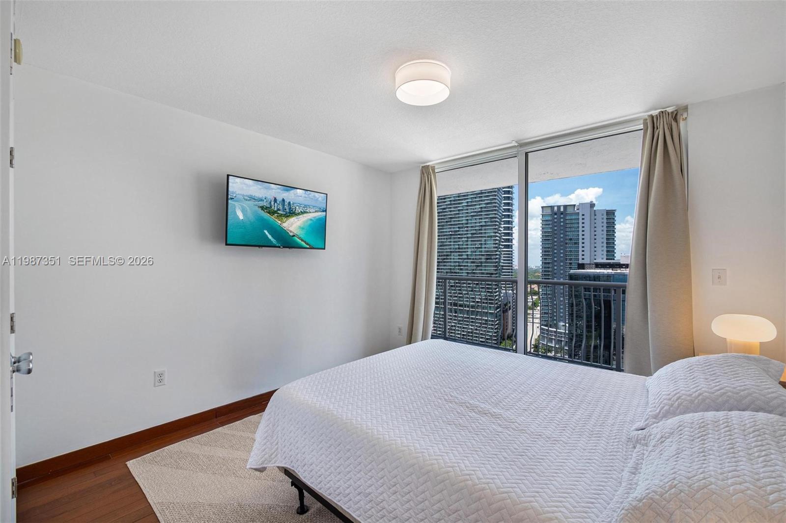 1200 Brickell Bay Dr #2824, Miami FL 33131