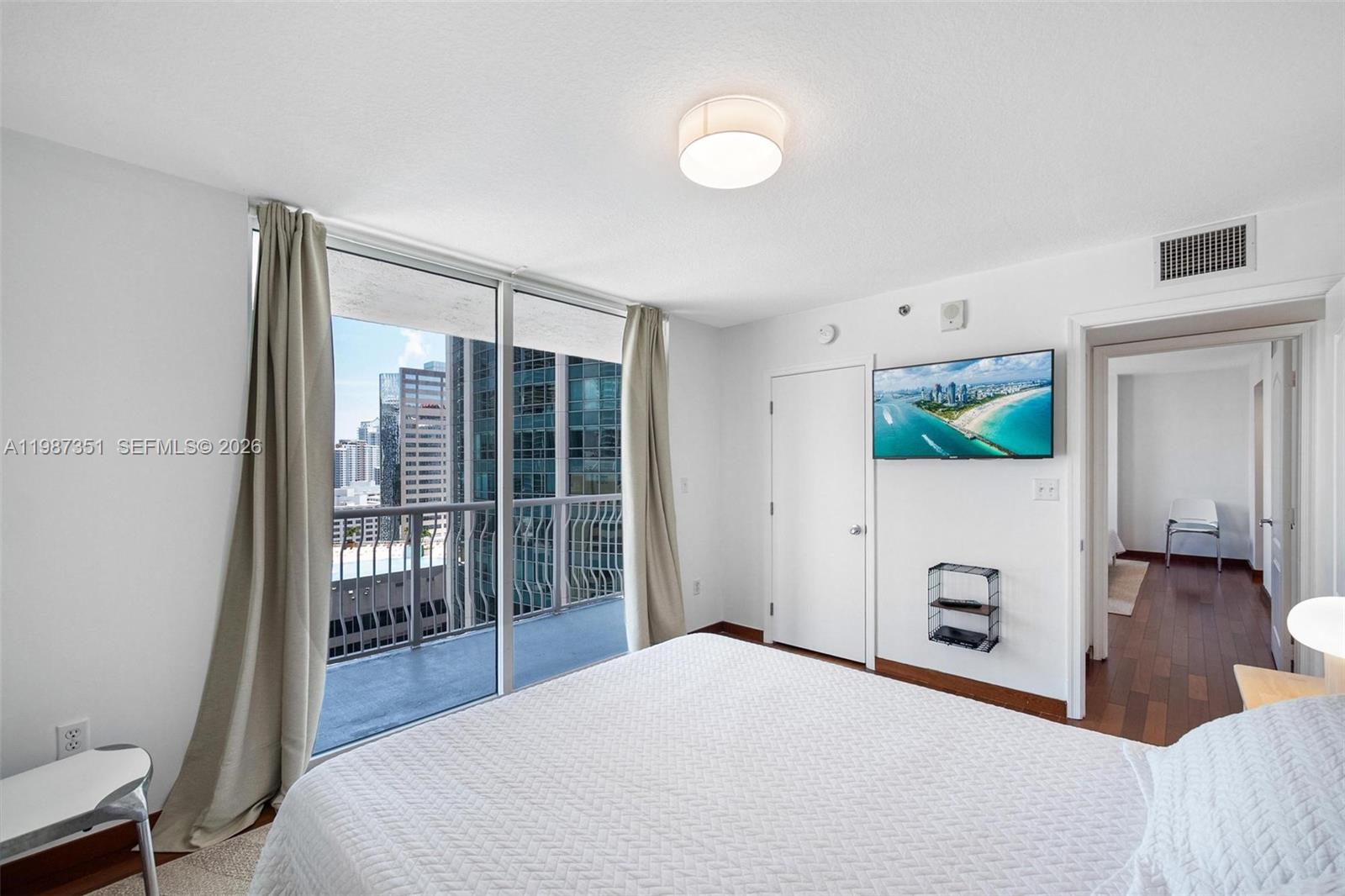 1200 Brickell Bay Dr #2824, Miami FL 33131