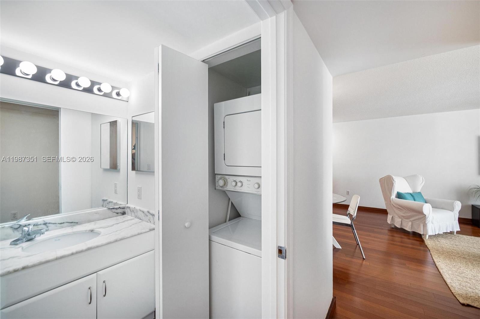 1200 Brickell Bay Dr #2824, Miami FL 33131