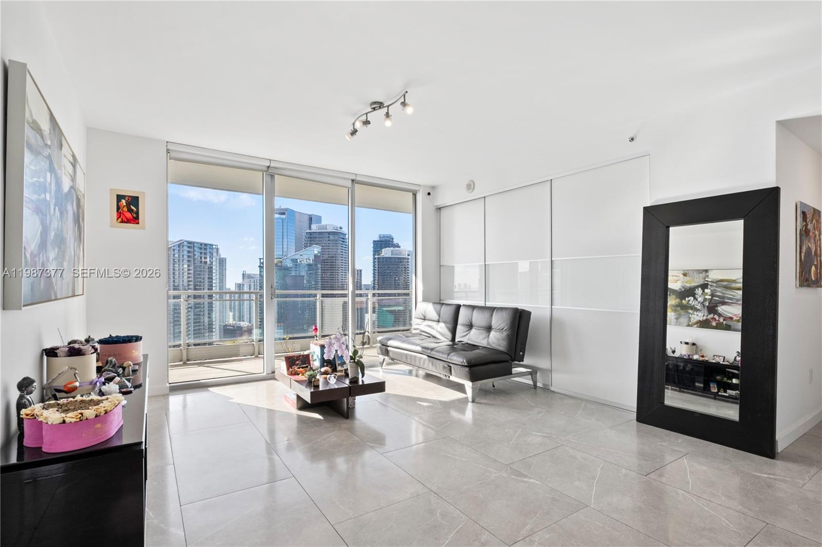 90 SW 3rd St #4301, Miami FL 33130