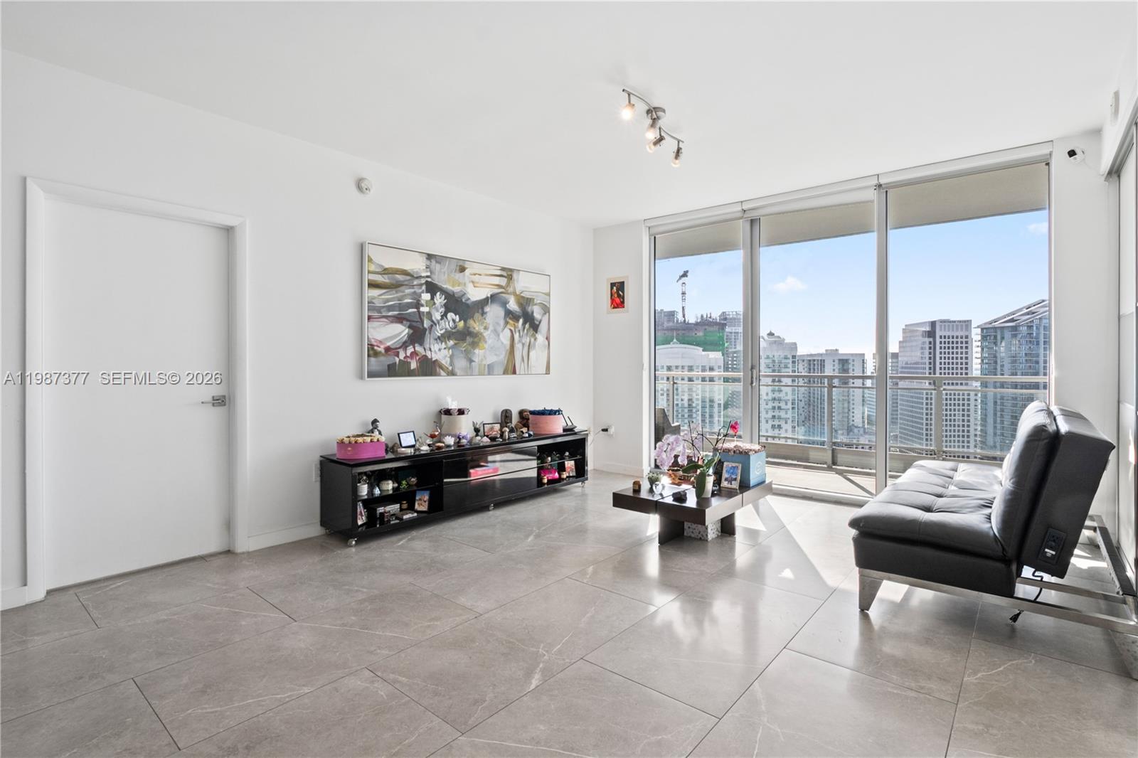 90 SW 3rd St #4301, Miami FL 33130