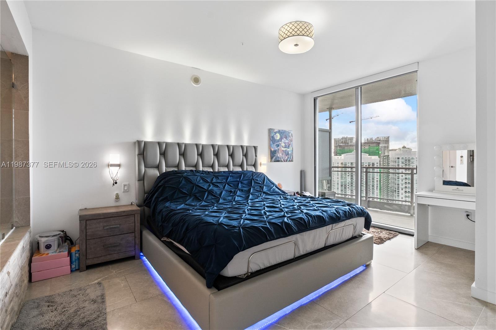 90 SW 3rd St #4301, Miami FL 33130