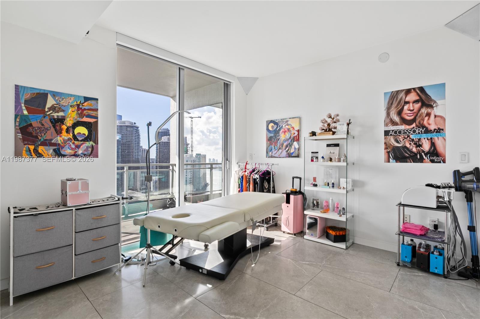 90 SW 3rd St #4301, Miami FL 33130