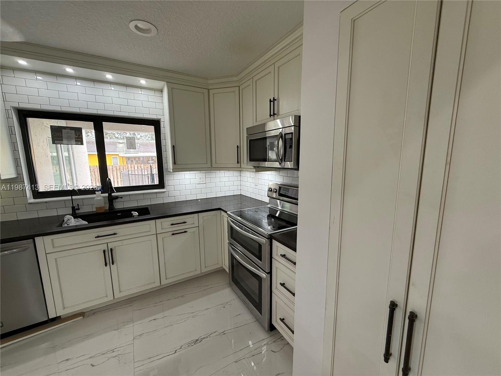11100 NW 21st St, Sunrise FL 33322