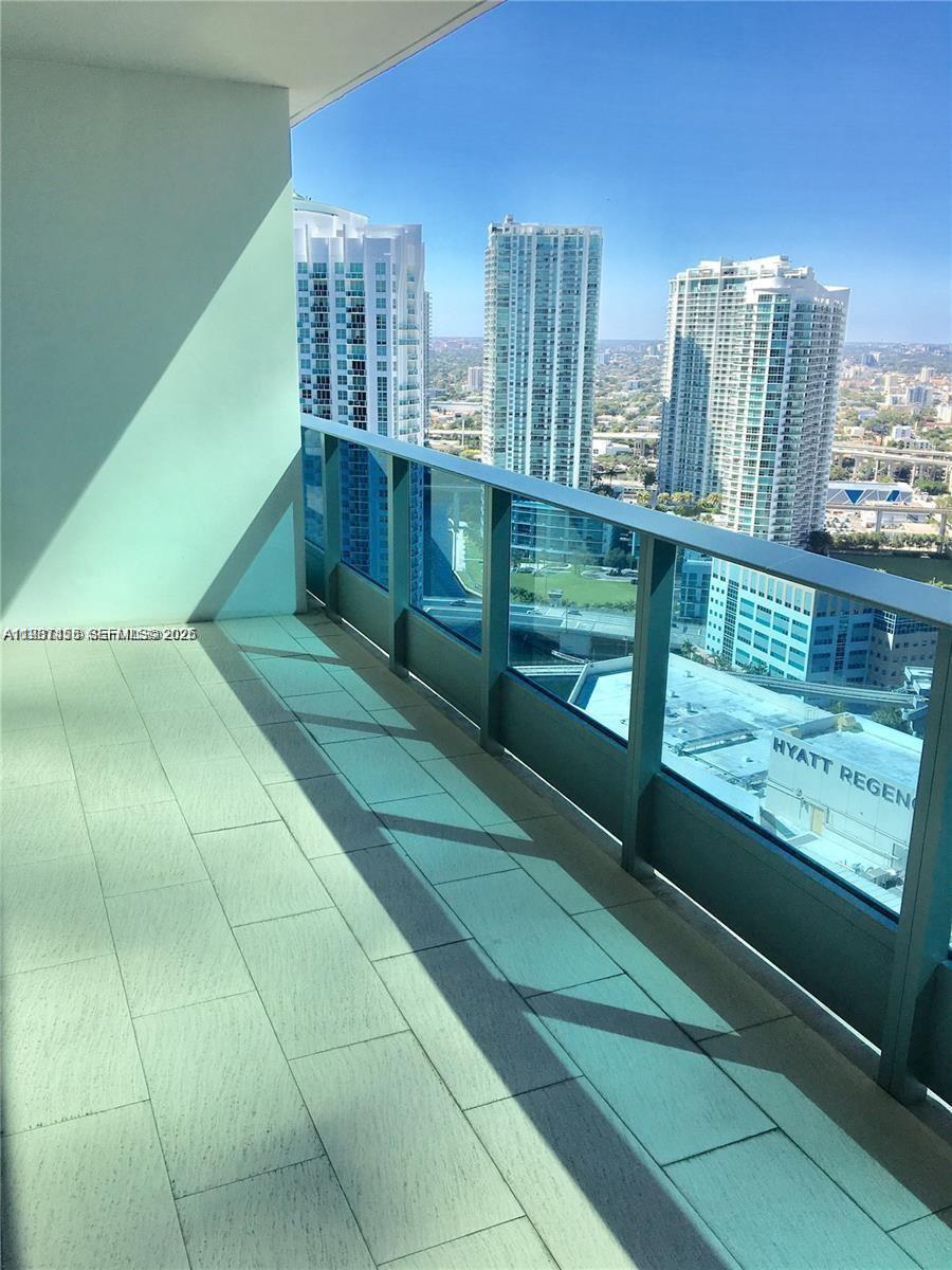 200 Biscayne Boulevard Way #3712, Miami FL 33131