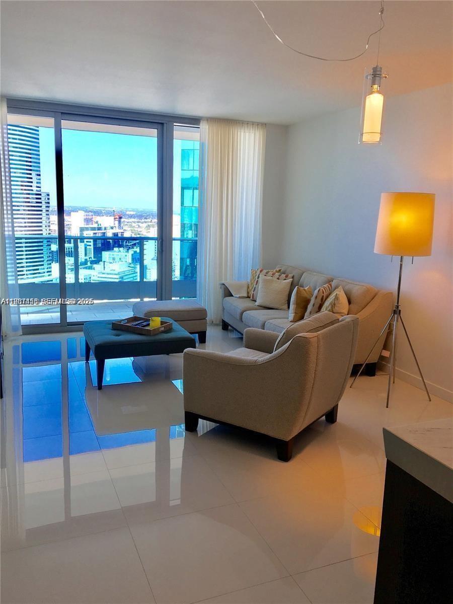 200 Biscayne Boulevard Way #3712, Miami FL 33131