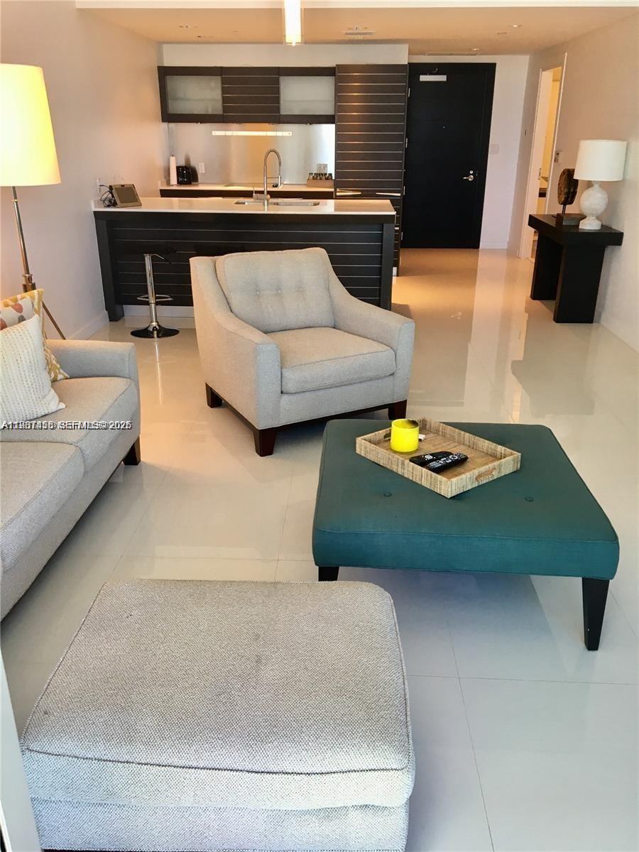 200 Biscayne Boulevard Way #3712, Miami FL 33131