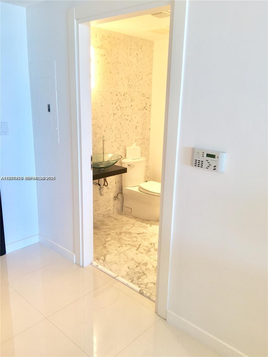 200 Biscayne Boulevard Way #3712, Miami FL 33131
