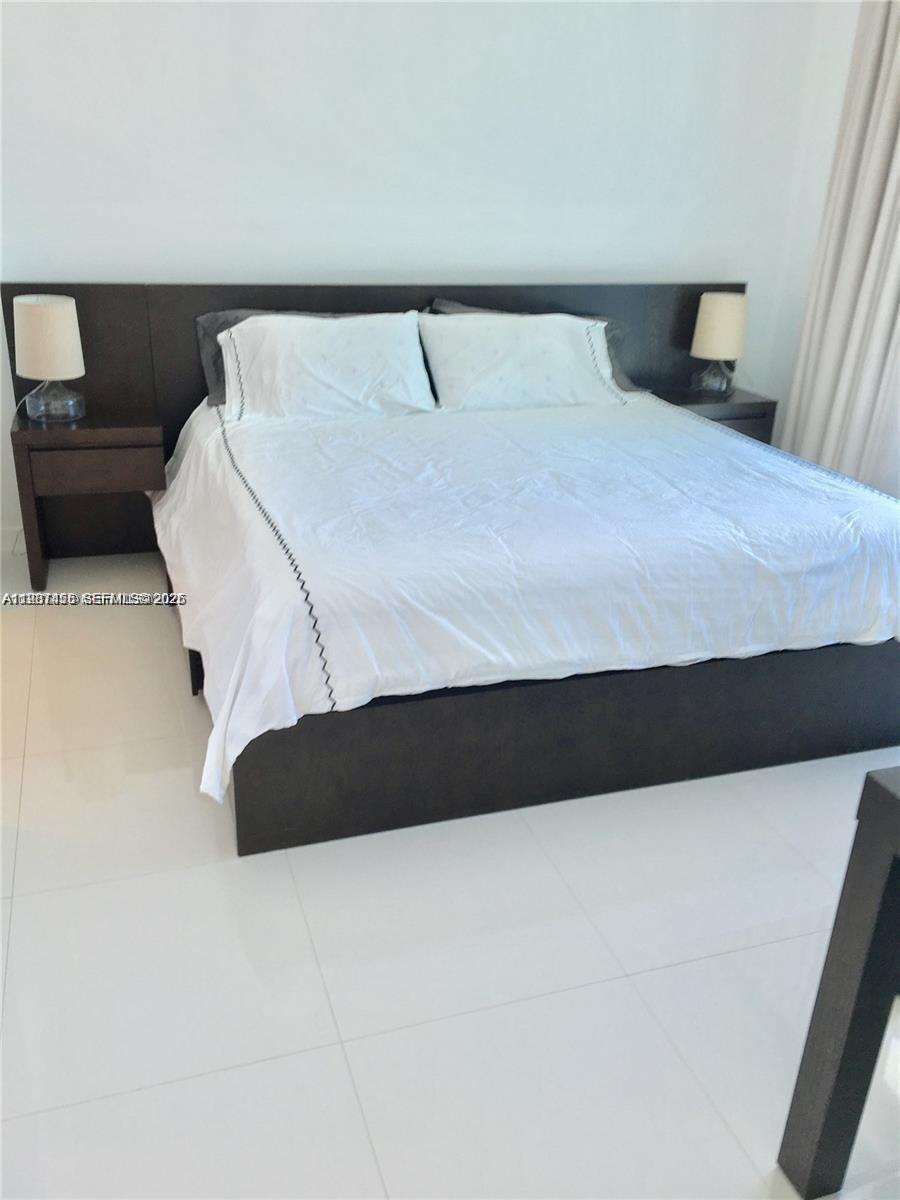 200 Biscayne Boulevard Way #3712, Miami FL 33131