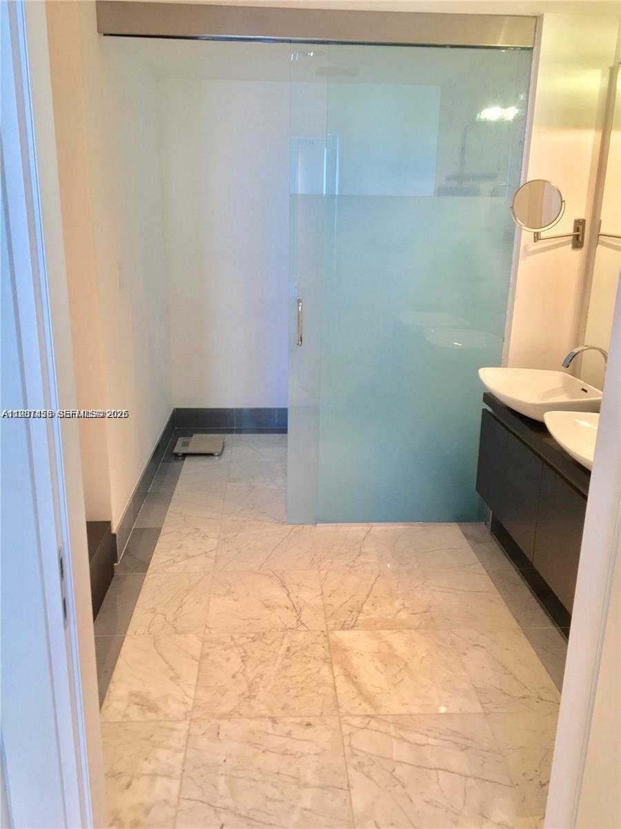 200 Biscayne Boulevard Way #3712, Miami FL 33131