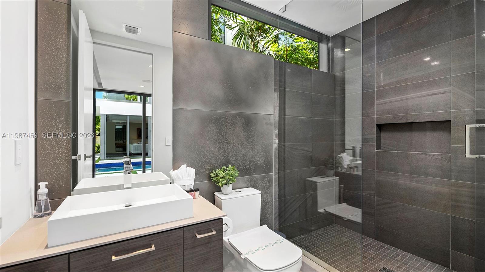 440 Mola Ave, Fort Lauderdale FL 33301
