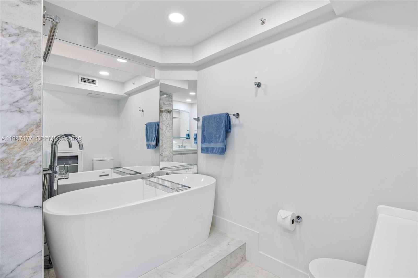 400 N Flagler Dr #2003, West Palm Beach FL 33401