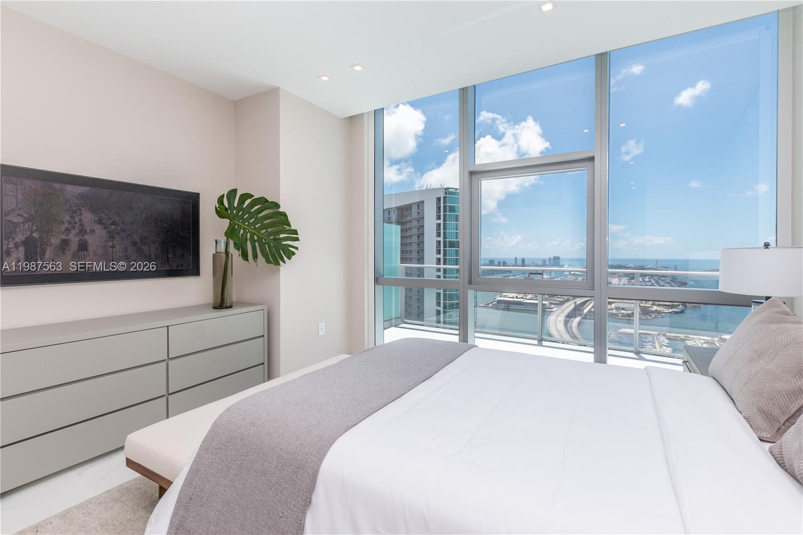 851 NE 1st Ave #PH 4611, Miami FL 33132