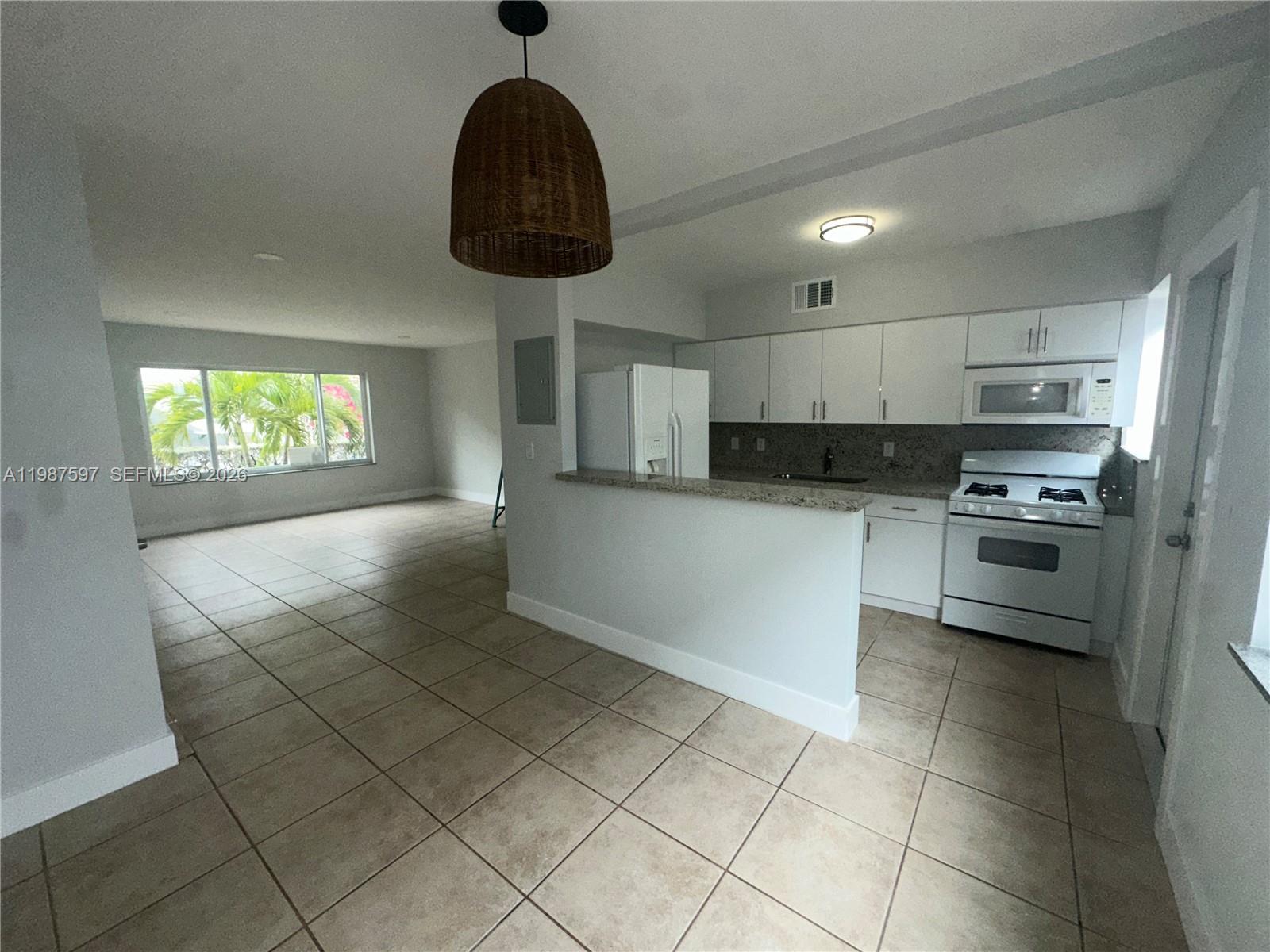 8125 Hawthorne Ave #1, Miami Beach FL 33141