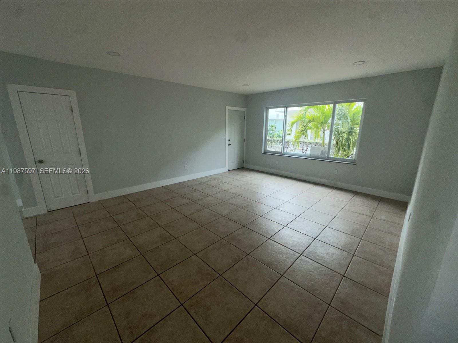 8125 Hawthorne Ave #1, Miami Beach FL 33141