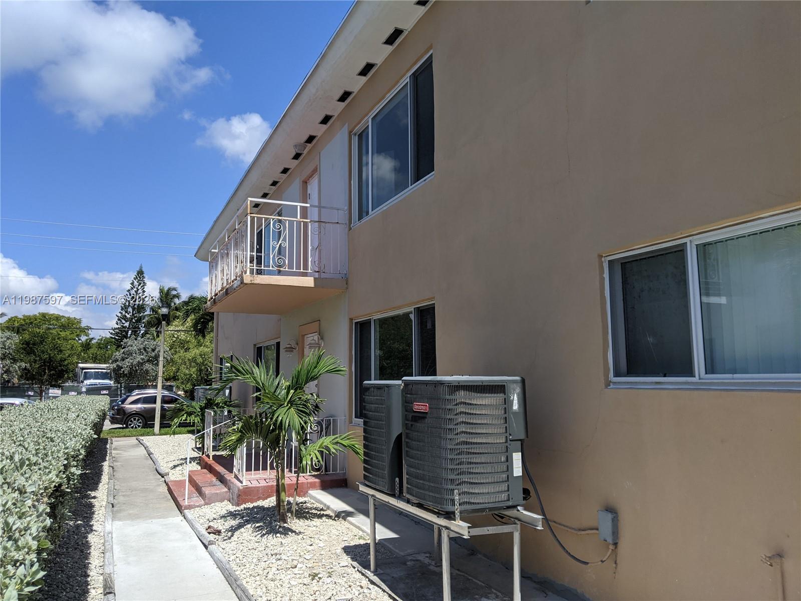 8125 Hawthorne Ave #1, Miami Beach FL 33141