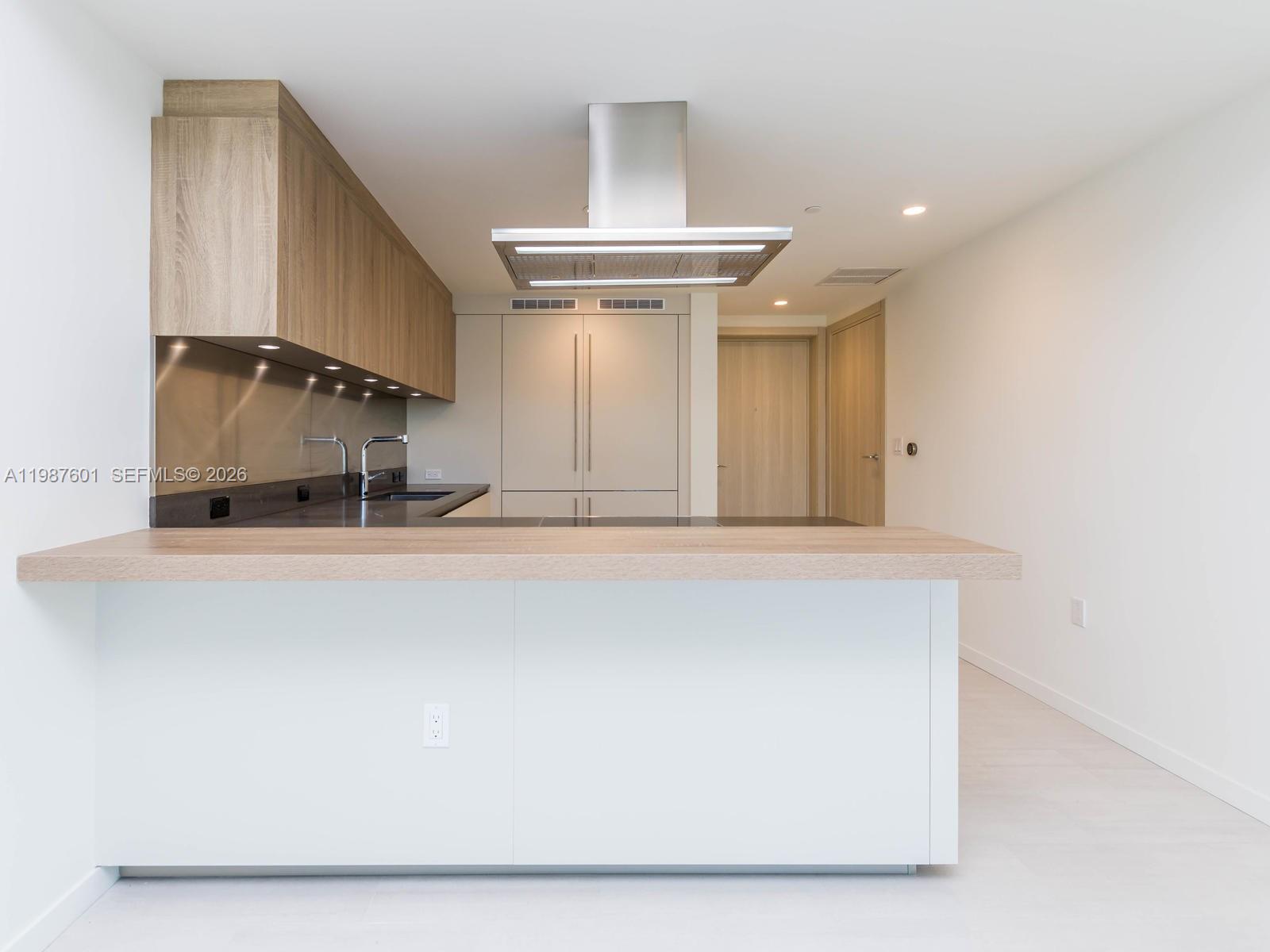 1000 Brickell Plz #4104, Miami FL 33131