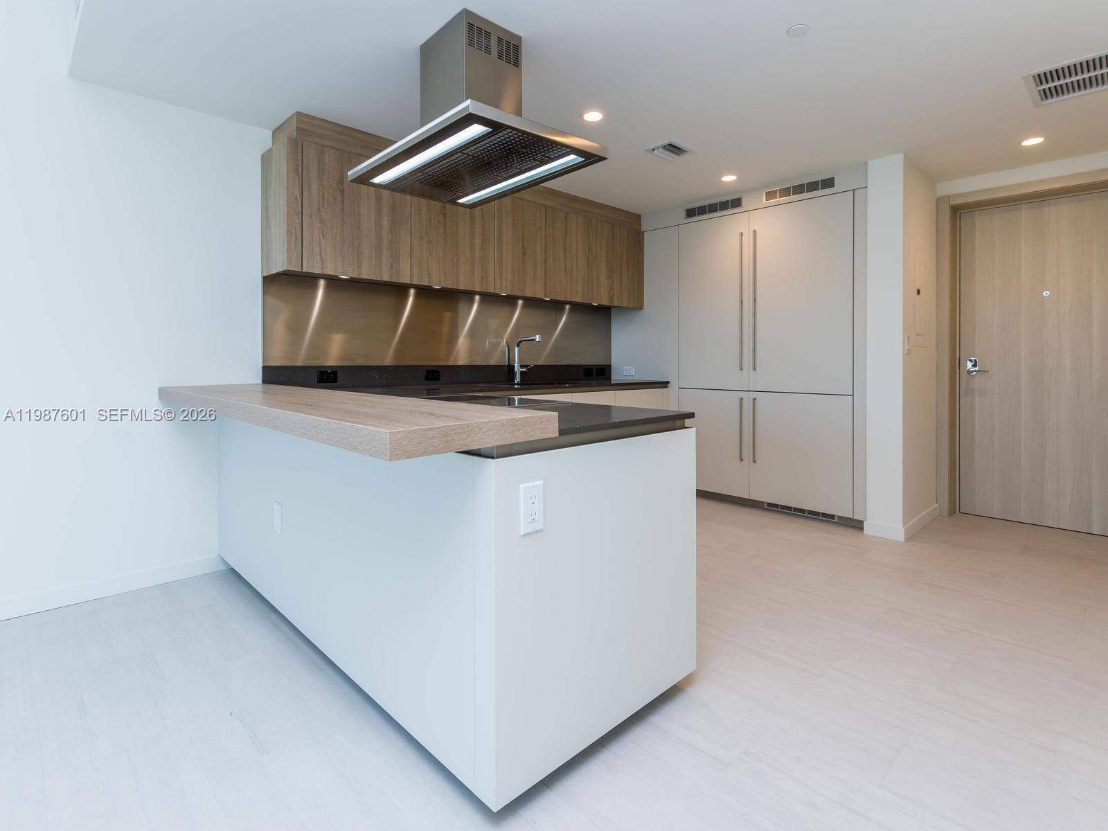 1000 Brickell Plz #4104, Miami FL 33131