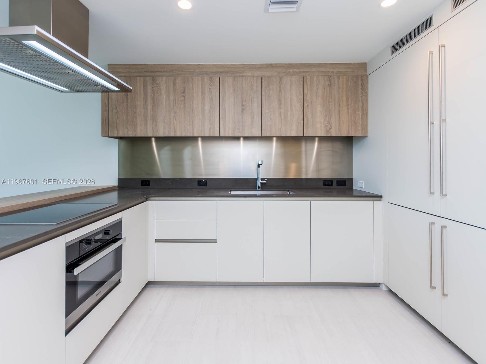 1000 Brickell Plz #4104, Miami FL 33131