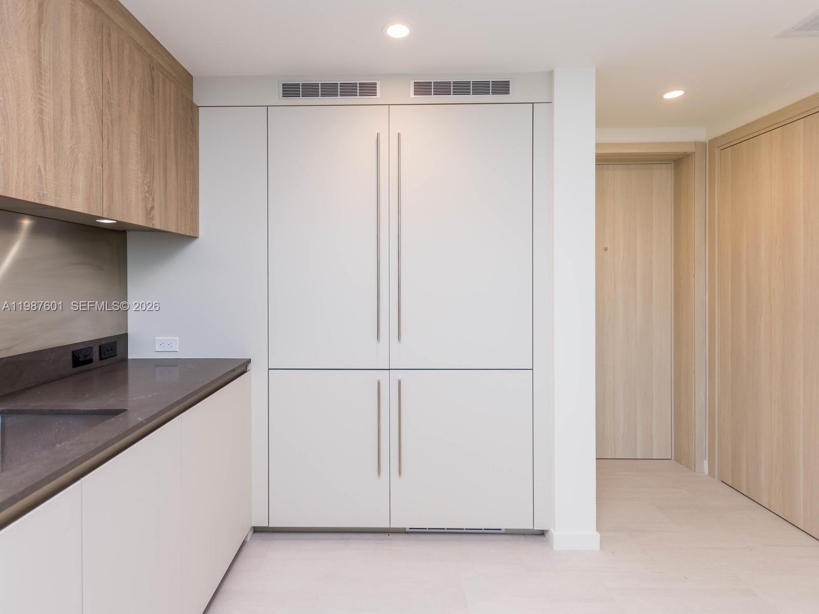1000 Brickell Plz #4104, Miami FL 33131